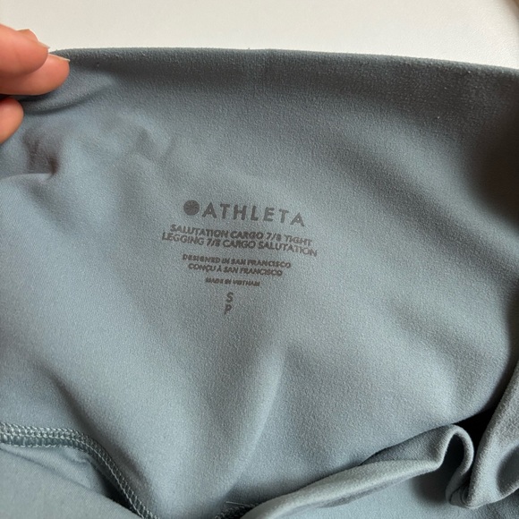 Athleta Salutation Stash Cargo 7/8 Tight in Minimalistic Grey - Picture 4 of 5